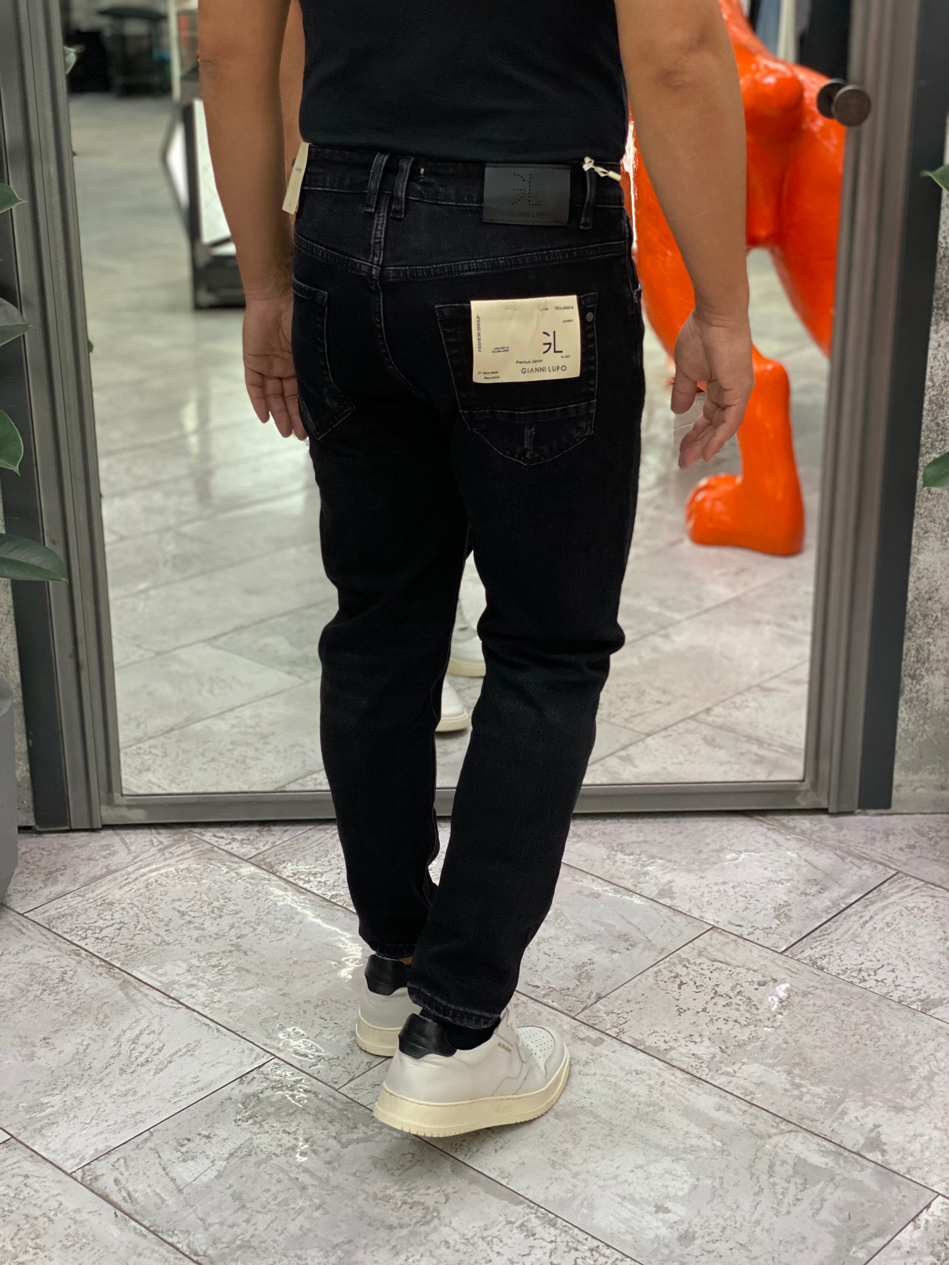 JEANS MIKE IN TELA ELASTICIZZATA BLACK WASH CON GRAFFI E CHIUSURA A ZIP - CARROT/CROPPED FIT GL6382Q