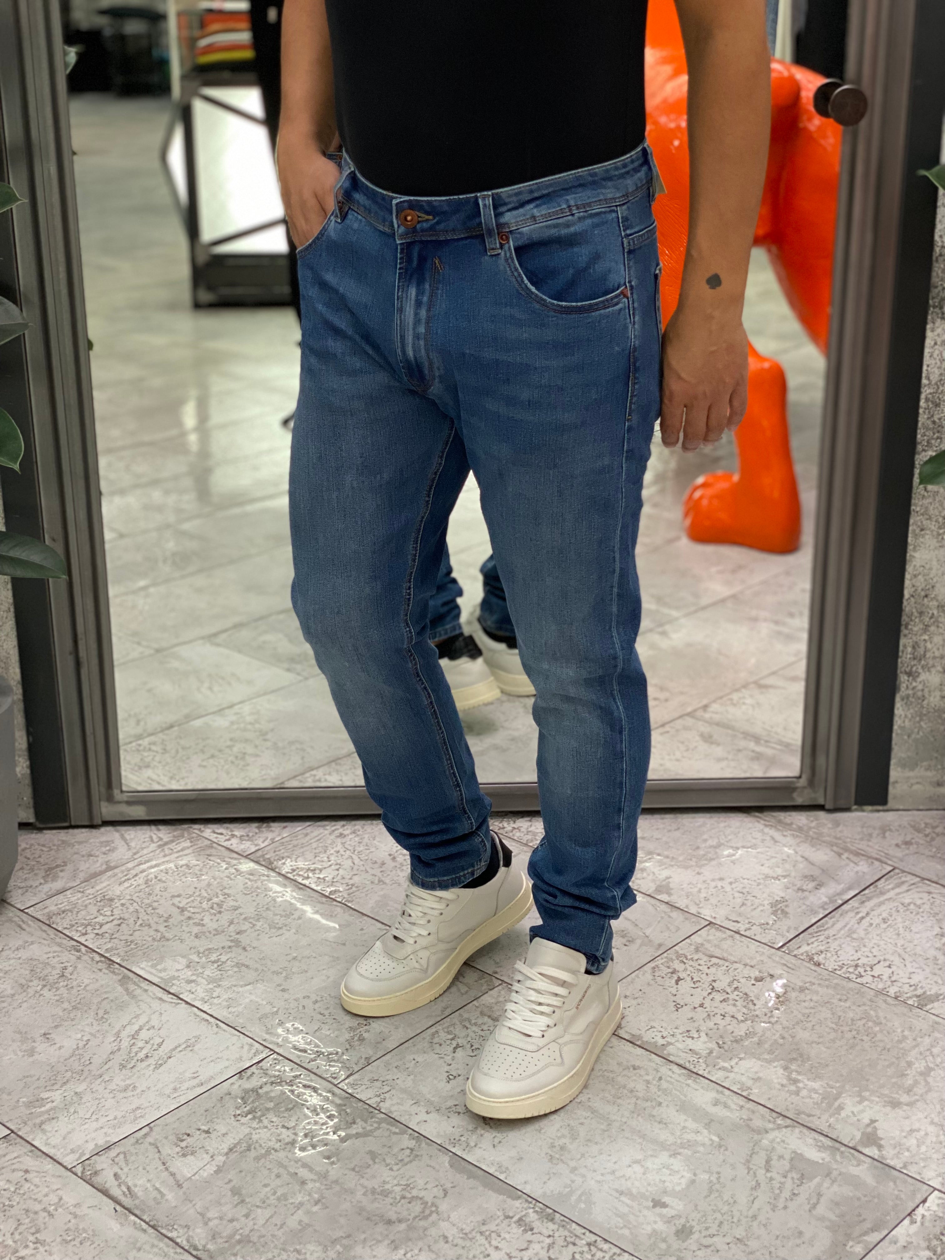 JEANS BRUCE IN TELA ELASTICIZZATA LAVAGGIO MEDIO - REGULAR/SLIM FIT GL6377Q