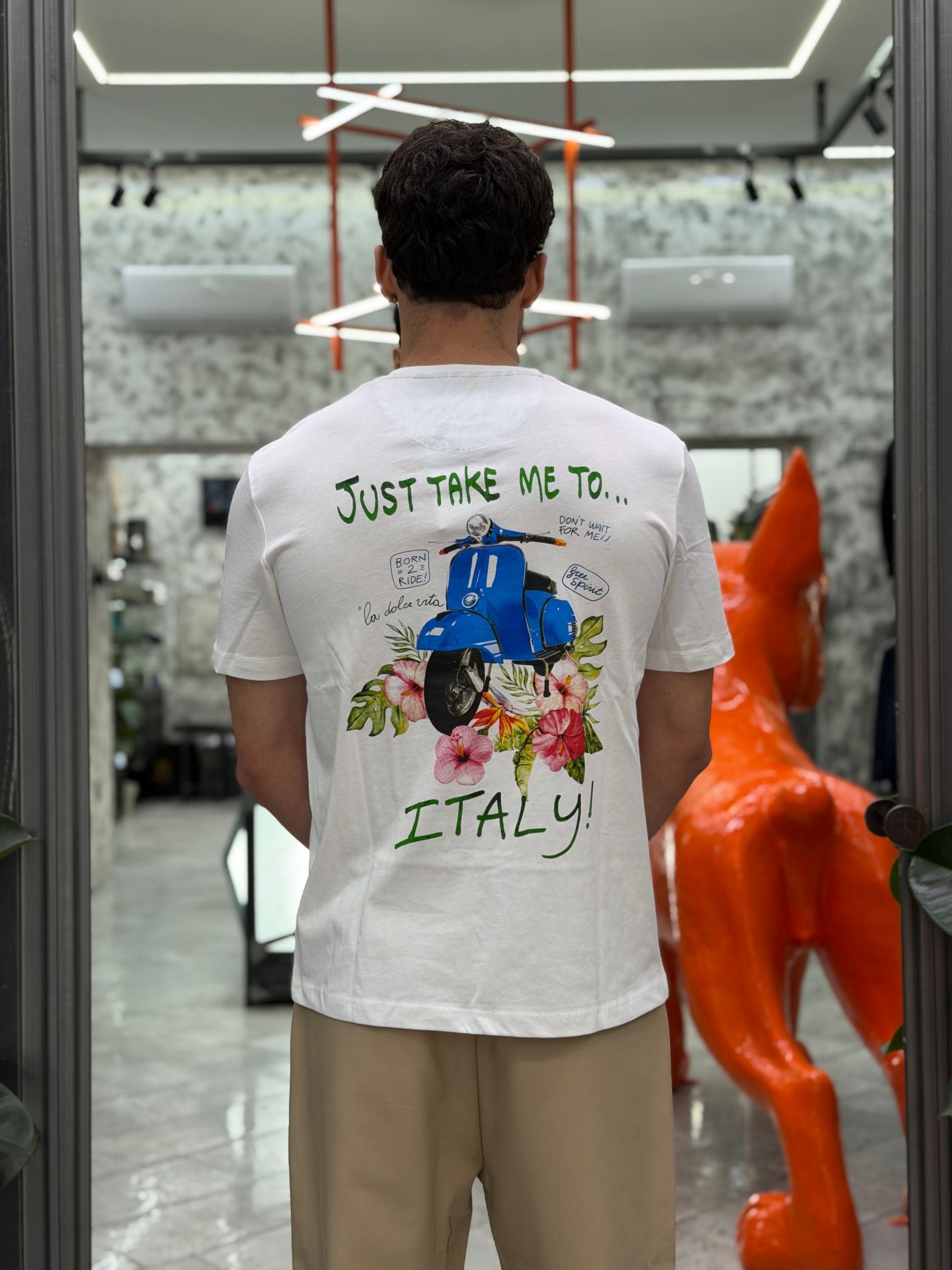 T-SHIRT IN 100% COTONE CON STAMPA VESPA "LA DOLCE VITA" FRONTE/RETRO - REGULAR FIT 26S28TG