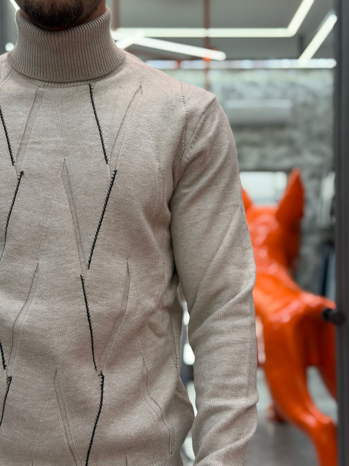 MAGLIA DOLCEVITA IN MORBIDA VISCOSA CON TRAMA ZIG ZAG A CONTRASTO - REGULAR FIT MI3361SS.BEI
