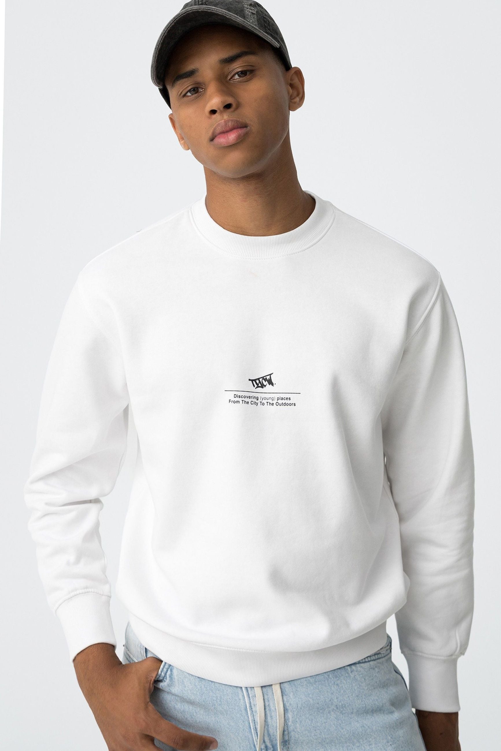 FELPA GIROCOLLO MASON CON STAMPA GRAFFITI SUL RETRO 10062420.BIA