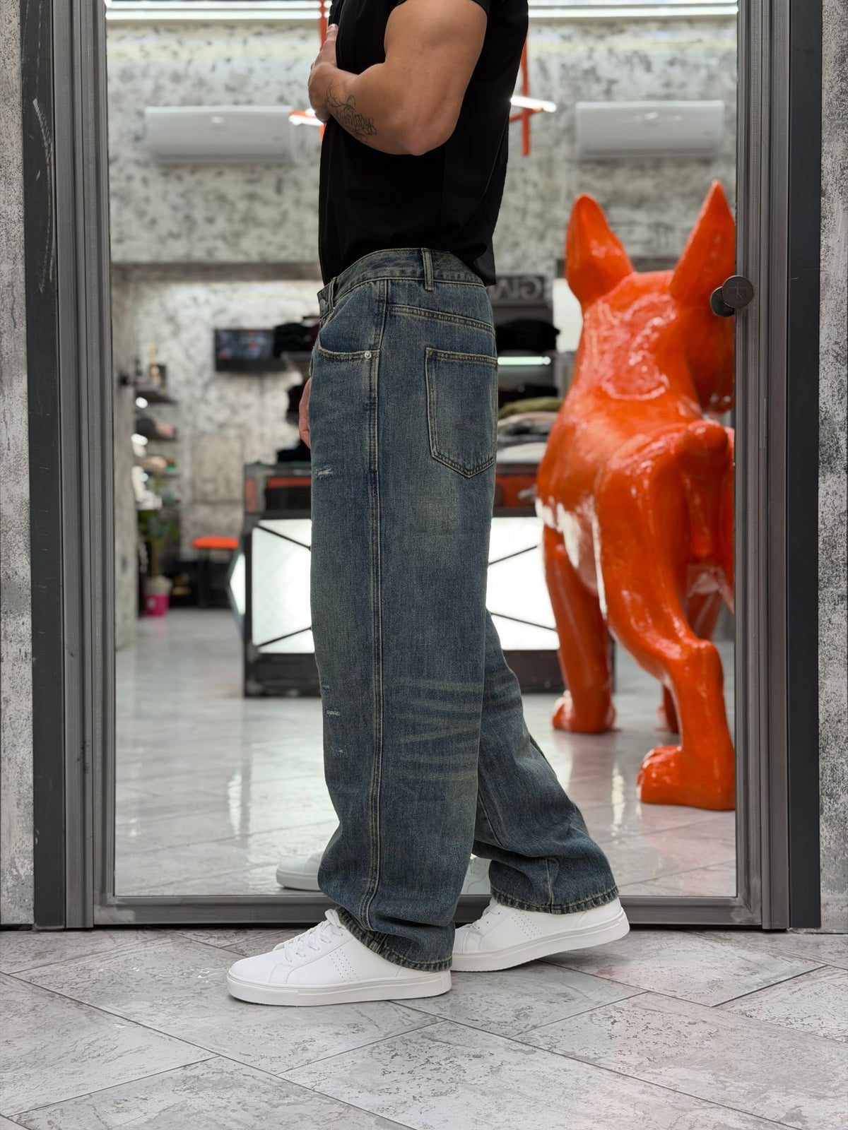 JEANS MEDIUM WASH CON SABBIATURE E MICRO ABRASIONI - WIDE LEG FIT GLW132G