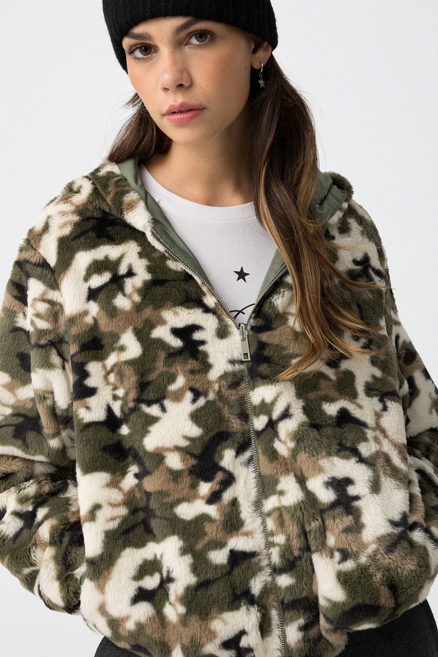 FELPA REVERSIBILE VIDA_1 CON CAPPUCCIO IN ECOPELLICCIA CAMOUFLAGE 10062316.VMIL