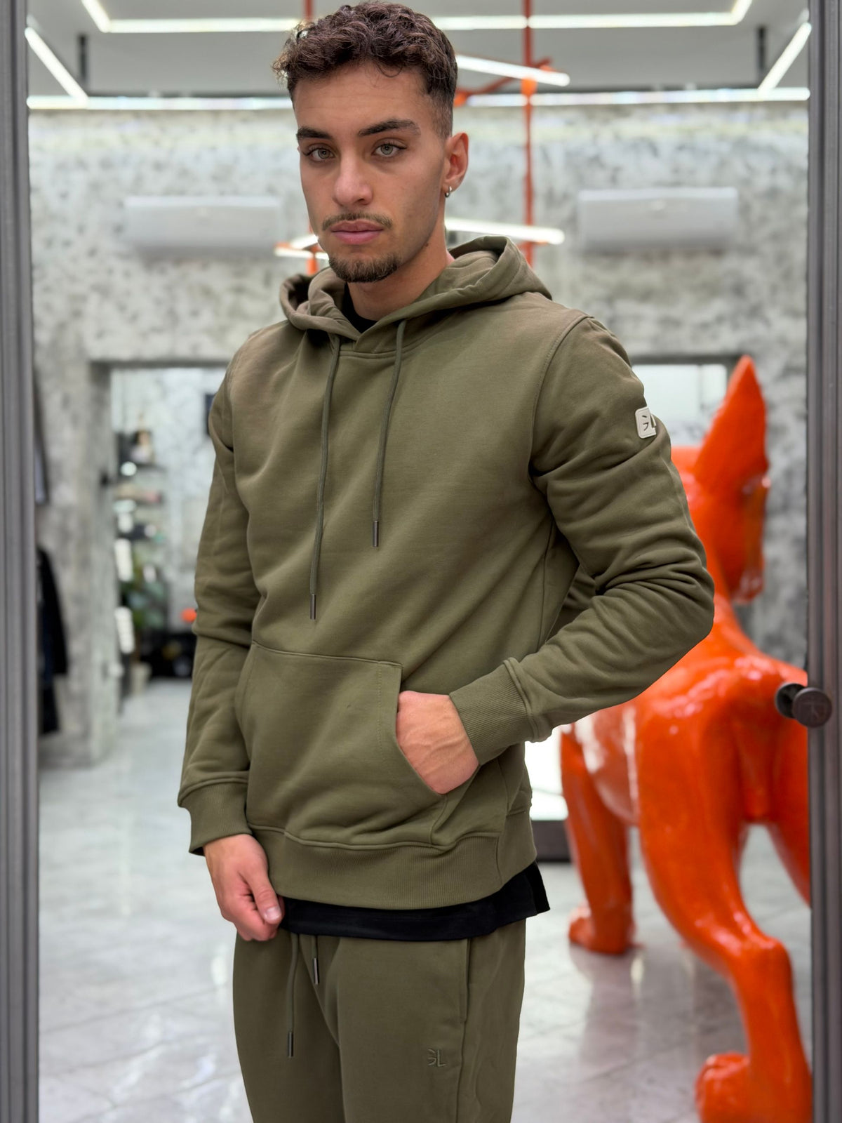 FELPA BASIC DA COMPLETO CON CAPPUCCIO E TASCONE FRONTALE - REGULAR FIT GL2242F-F26.VMIL