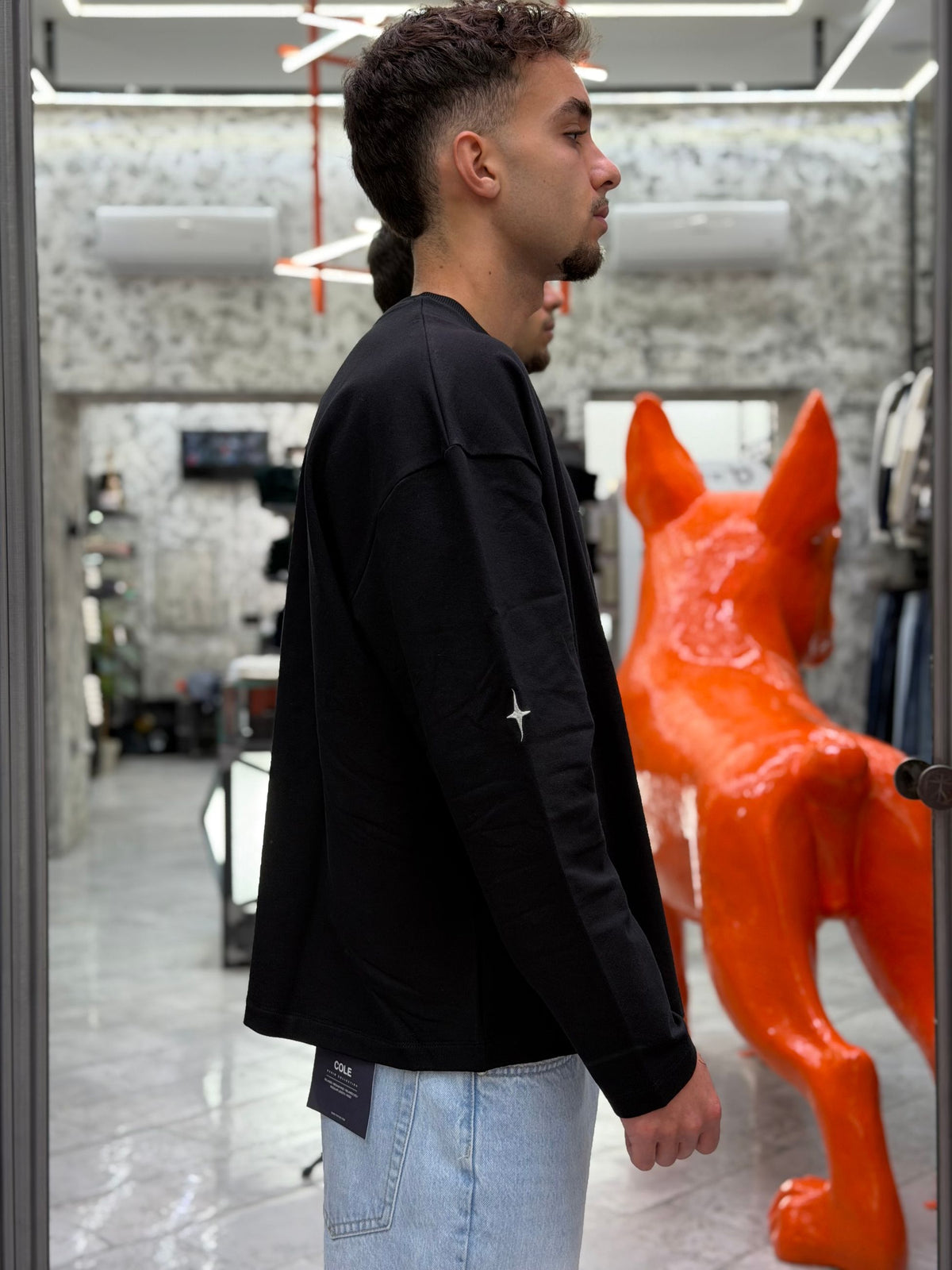 MAGLIA LONG SLEEVE IN FELPA LEGGERA CON RICAMI SULLE BRACCIA - BIG OVERCROP FIT FL004.NER