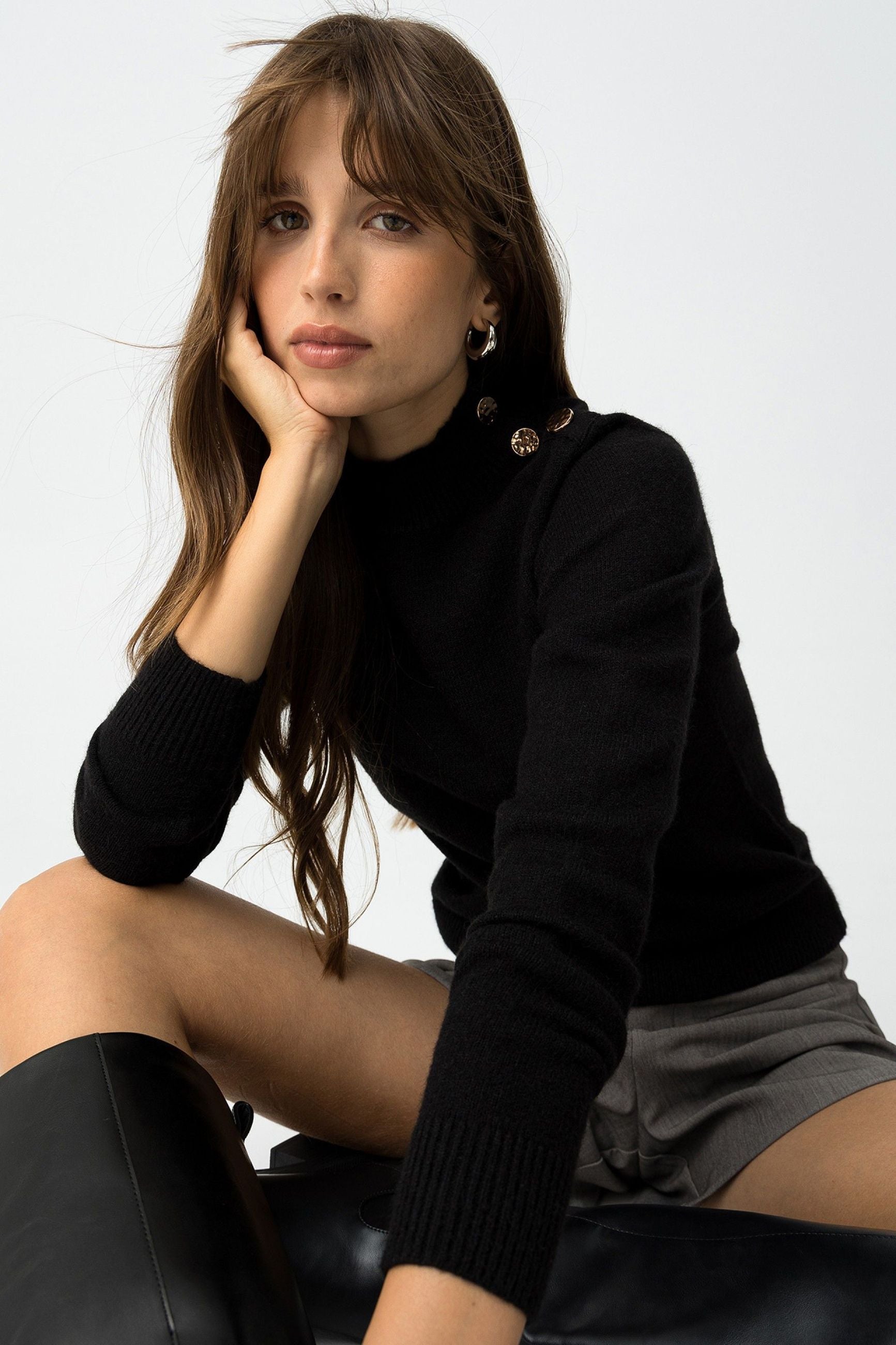 MAGLIONE BAUHAUS LUPETTO CON BOTTONI METALLICI SULLE SPALLE - SLIM FIT 10061611.NER