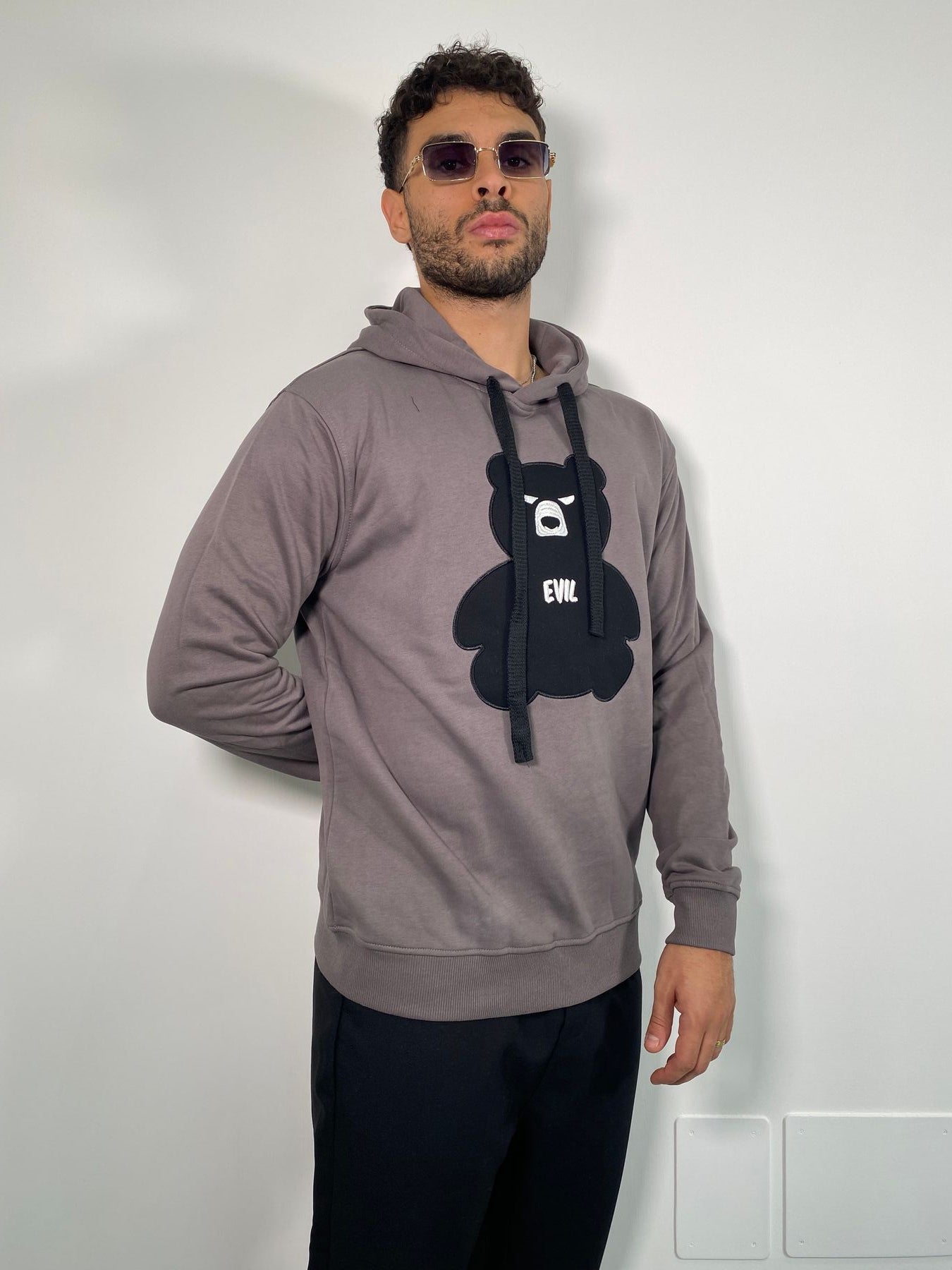 FELPA CON CAPPUCCIO CON APPLICAZIONE TEDDY "EVIL" - REGULAR FIT