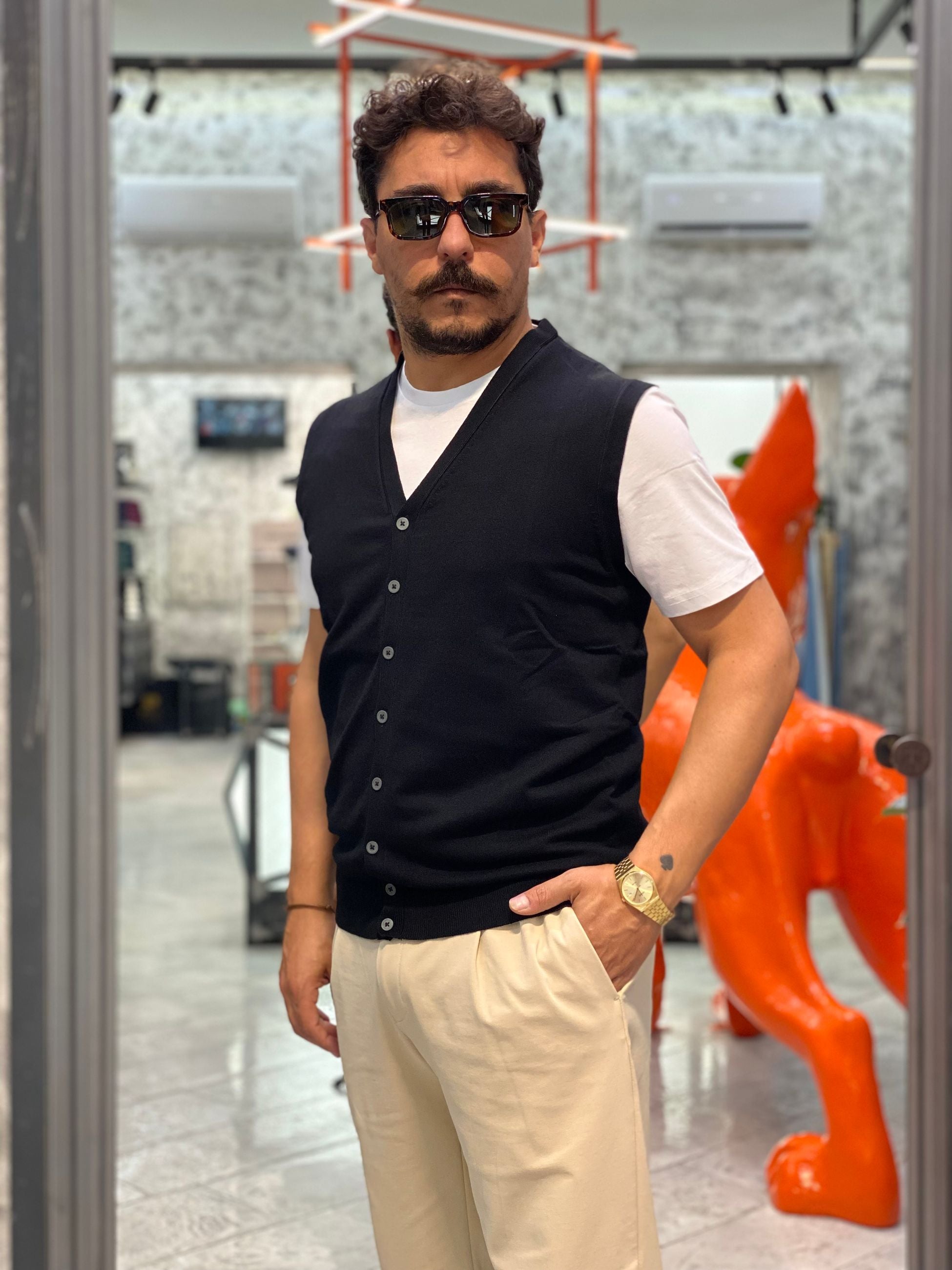 GILET FINEZZA 12 CON BOTTONI IN MORBIDA VISCOSA - SLIM FIT MK20013.NER