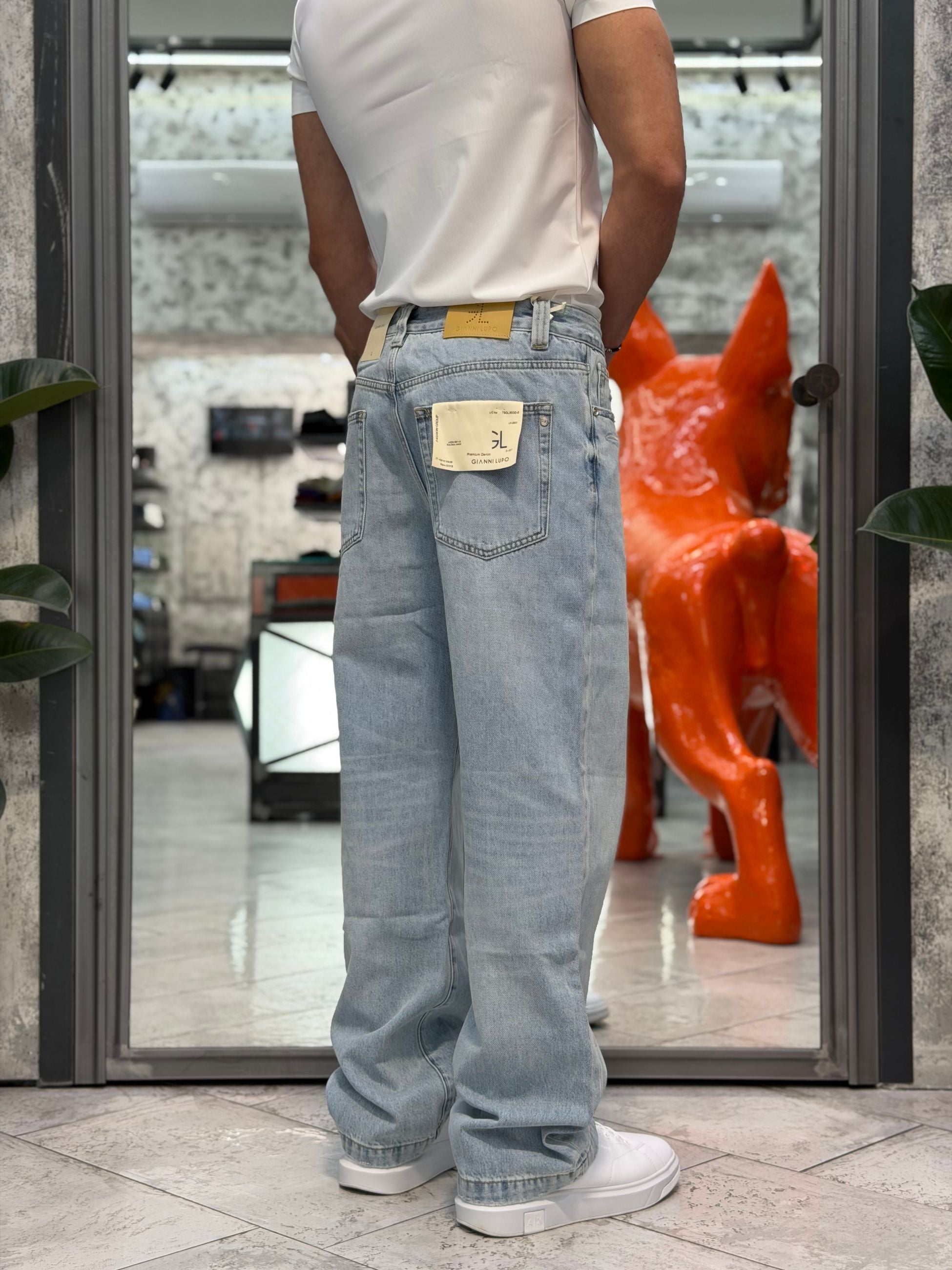 JEANS MAX LIGHT WASH SABBIATO CON MICRO ABRASIONI - WIDE FIT GL8015M