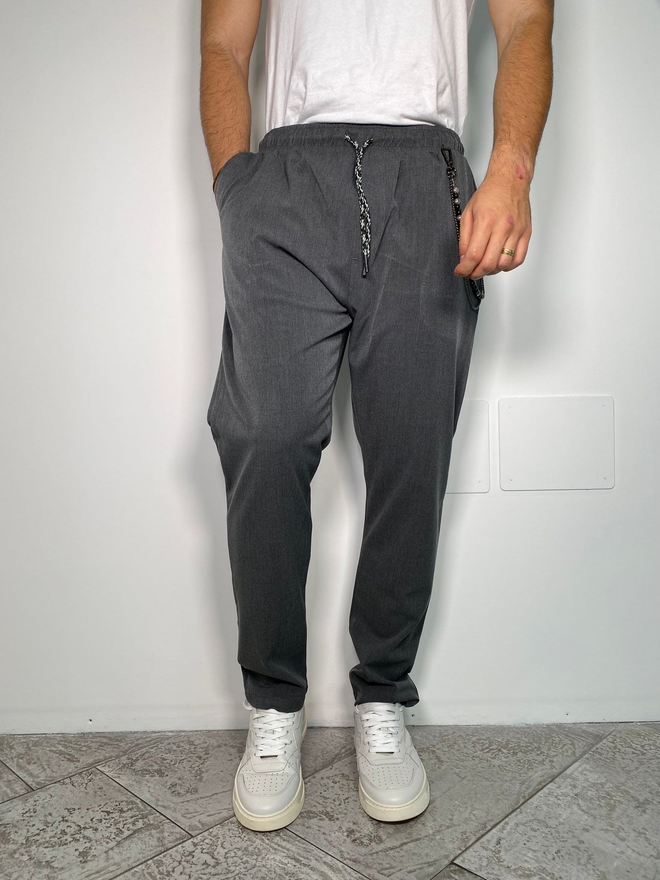 PANTALACCIO LEONARD IN TESSUTO ELASTICIZZATO CON ACCESSORIO CATENA REMOVIBILE - REGULAR FIT