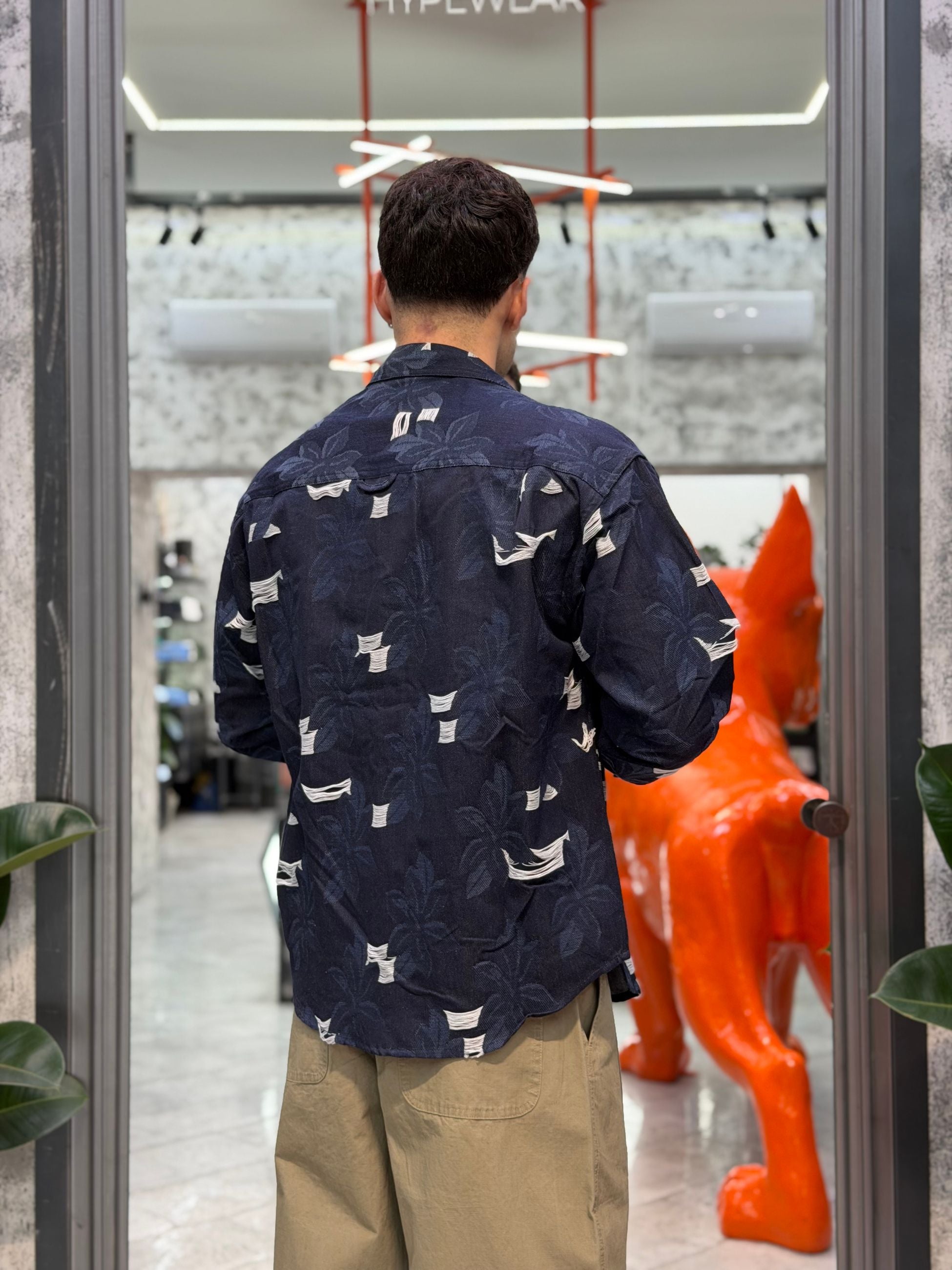 CAMICIA OVER IN DENIM CON TRAMA FLOREALE E TASCHE APPLICATE - RELAXED FIT GLW068G