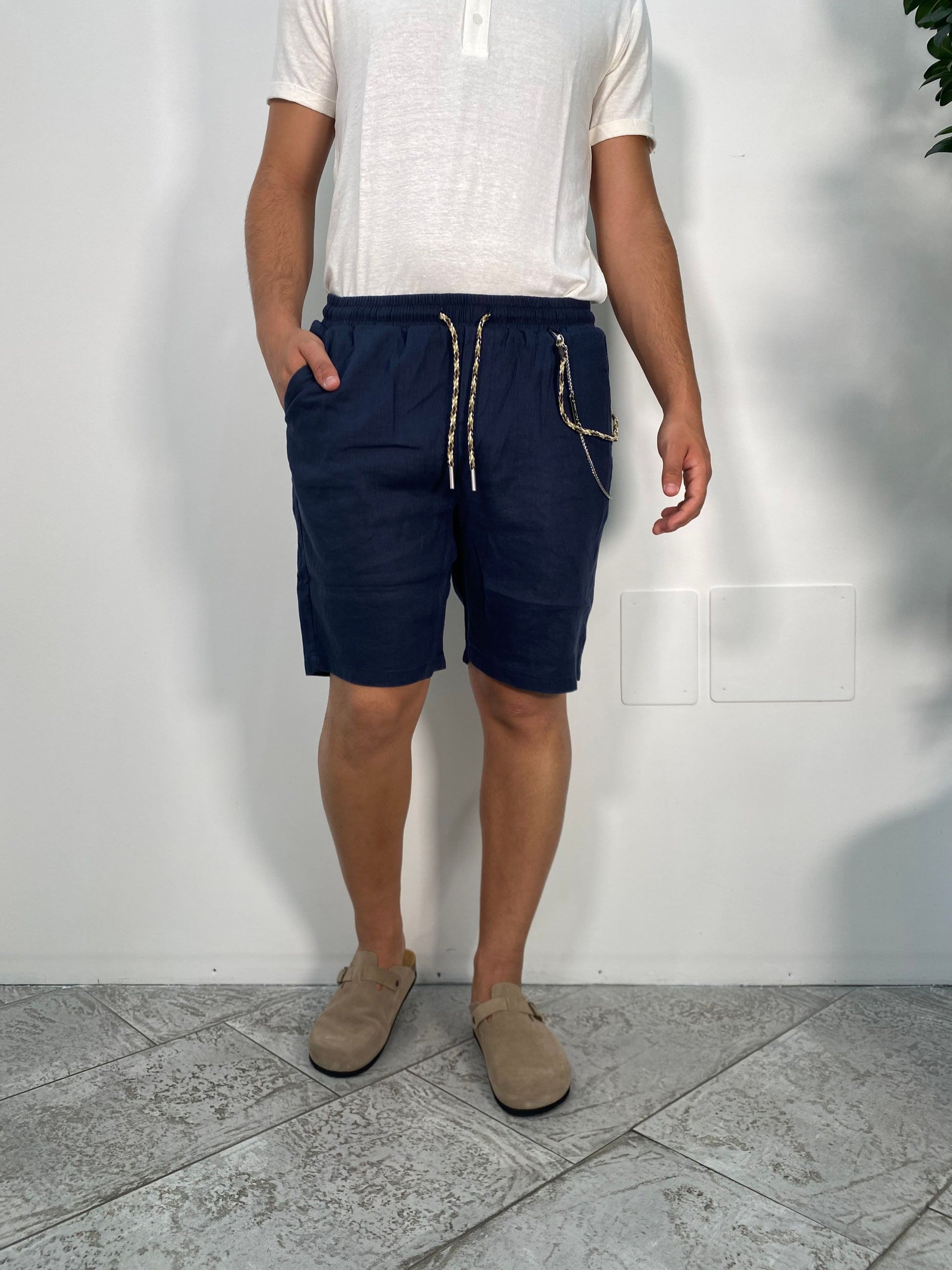 BERMUDA IN 100% LINO CON LACCIO E ACCESSORIO CATENA REMOVIBILE - REGULAR FIT FJ3269-S25.BLU