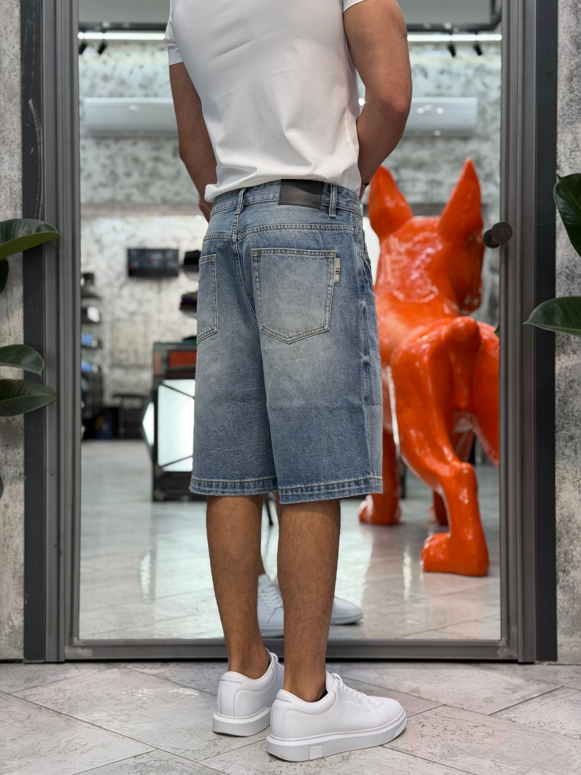 BERMUDA IN DENIM SABBIATO MEDIUM WASH CON MICRO ABRASIONI - RELAXED FIT GLW104G