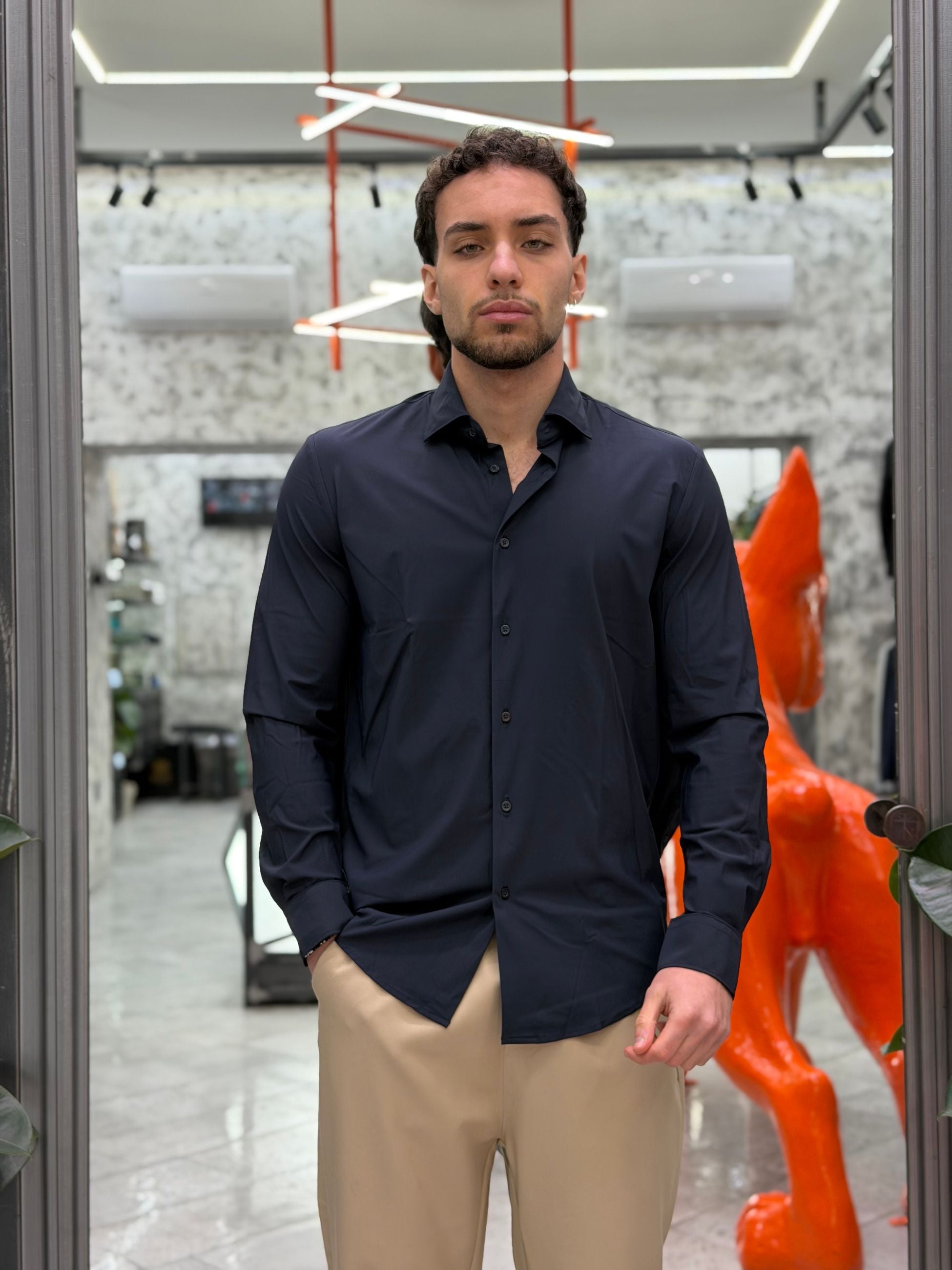 CAMICIA IN TESSUTO TECNICO ELASTICIZZATO EXTRA LIGHT - NO STIRO - REGULAR FIT 26S10CA NEU6.BLU