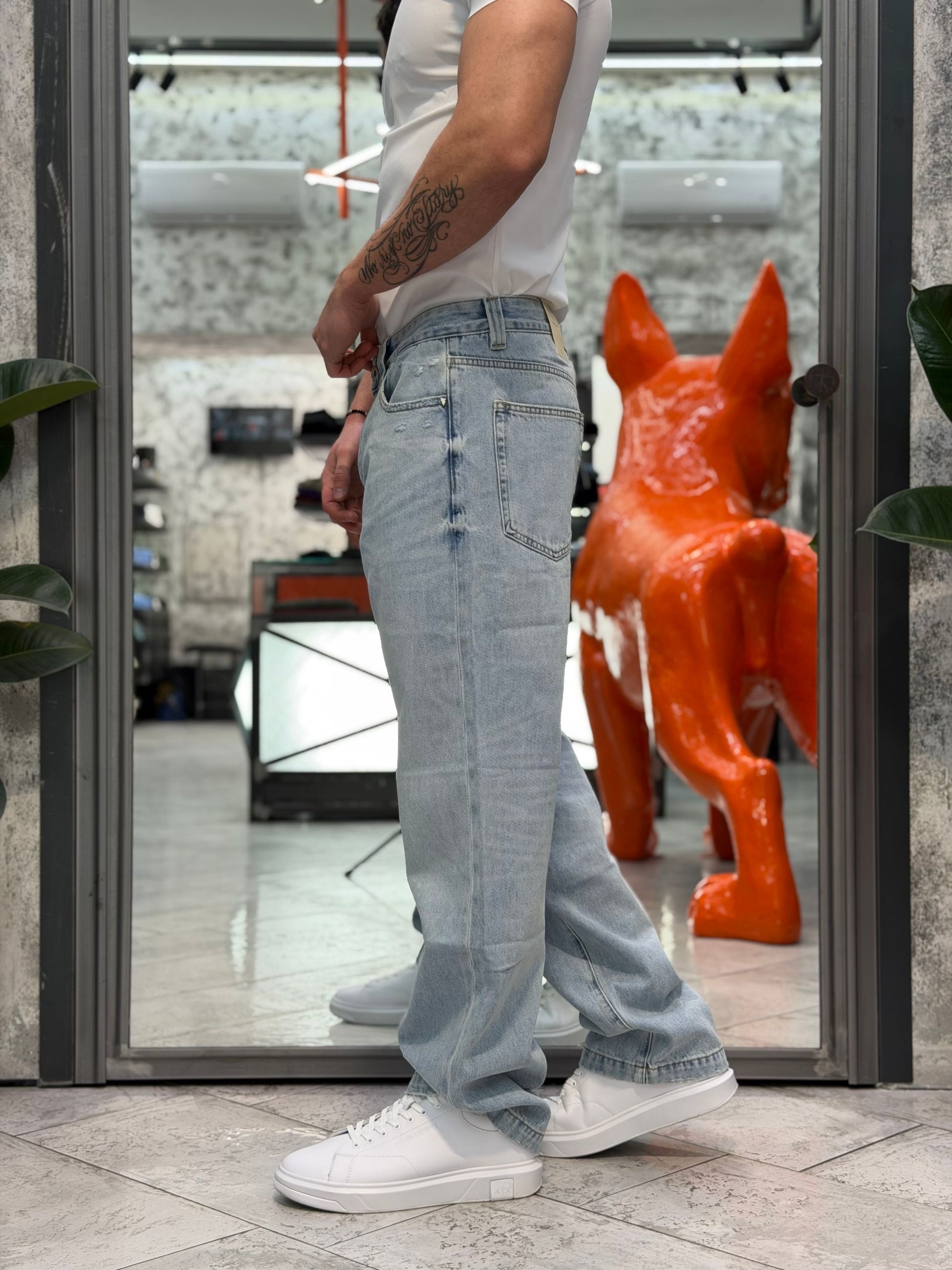 JEANS MAX LIGHT WASH SABBIATO CON MICRO ABRASIONI - WIDE FIT GL8015M