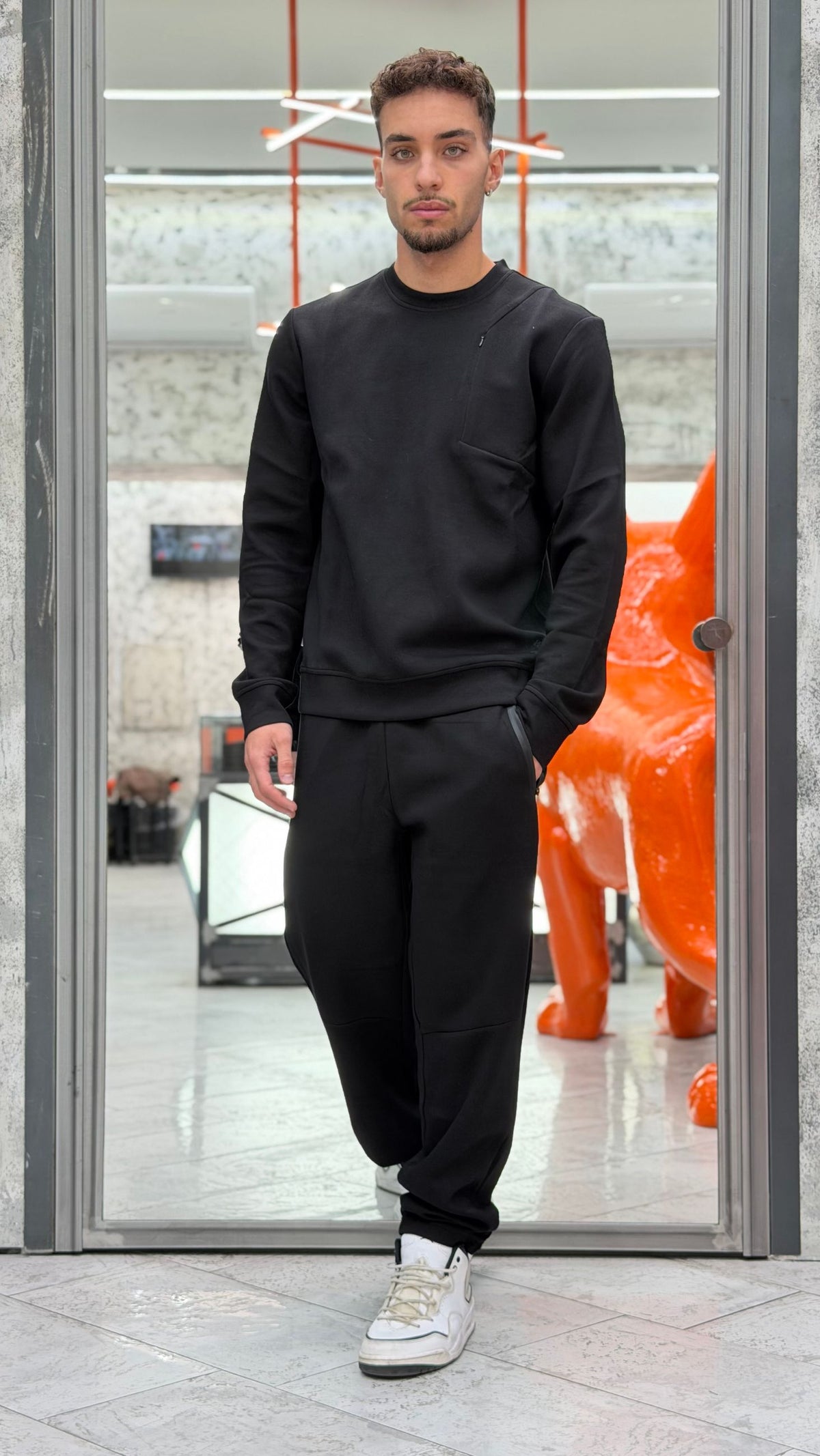 PANTALONE IN TESSUTO TECNICO INTERLOCK CON TASCHE ZIPPATE ED ELASTICO AL FONDO - REGULAR FIT MK2920078.NER