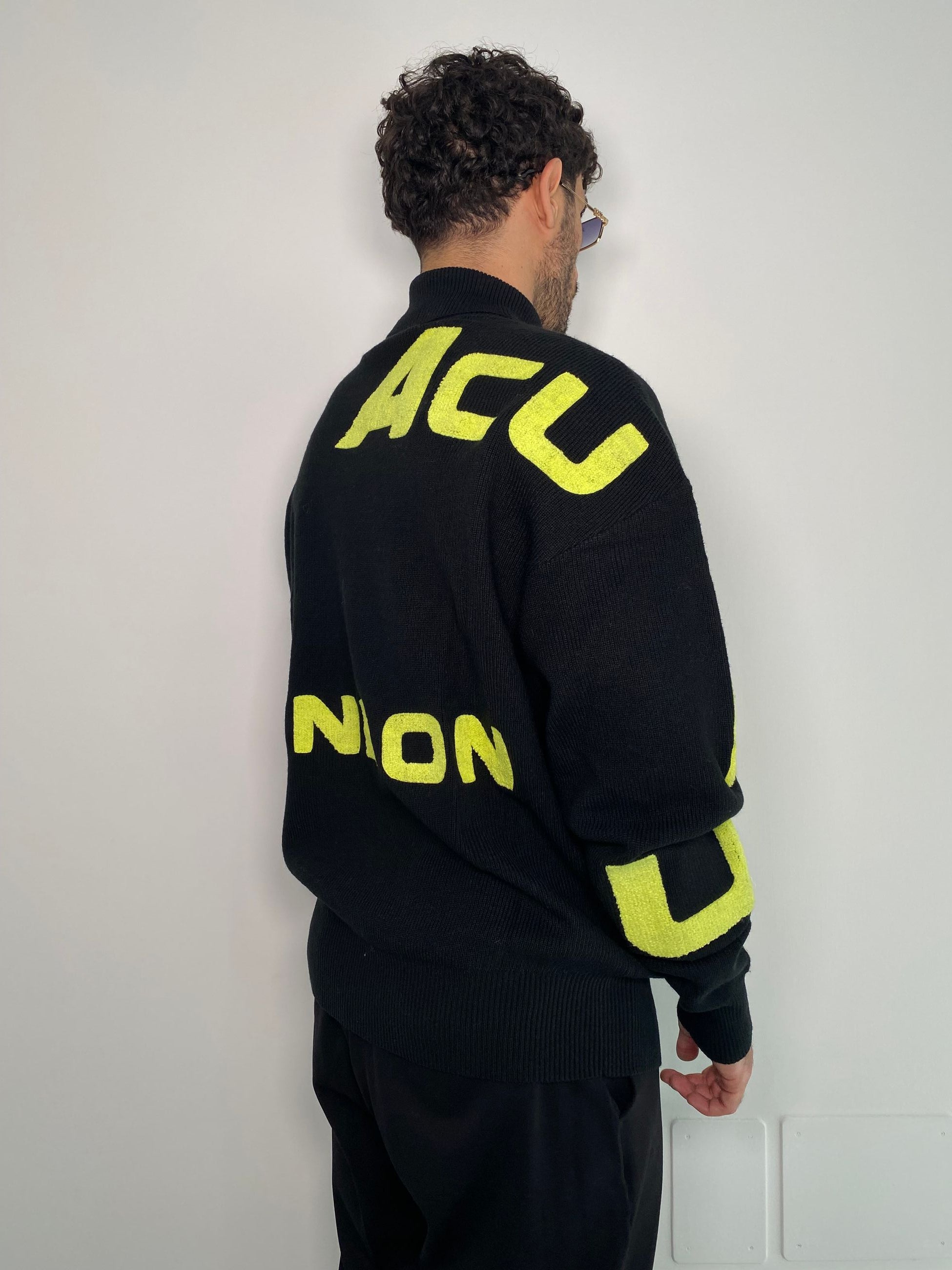 MAGLIA COLLO ALTO CON LOGO FLUO PATCH - OVERSIZE FIT