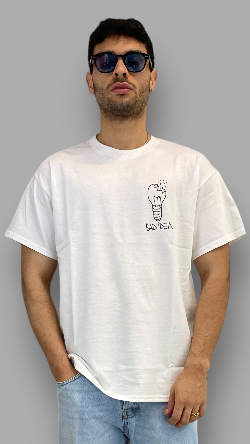 T-SHIRT STAMPA LAMPADINA "BAD IDEA" - SEMI OVER FIT