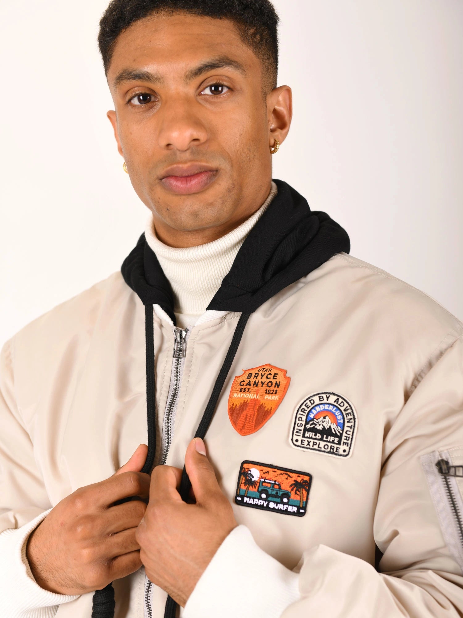 BOMBER FODERATO IN PURO COTONE CON PATCH APPLICATE E MAXI COULISSE E CAPPUCCIO REMOVIBILE - OVER FIT M252282-8