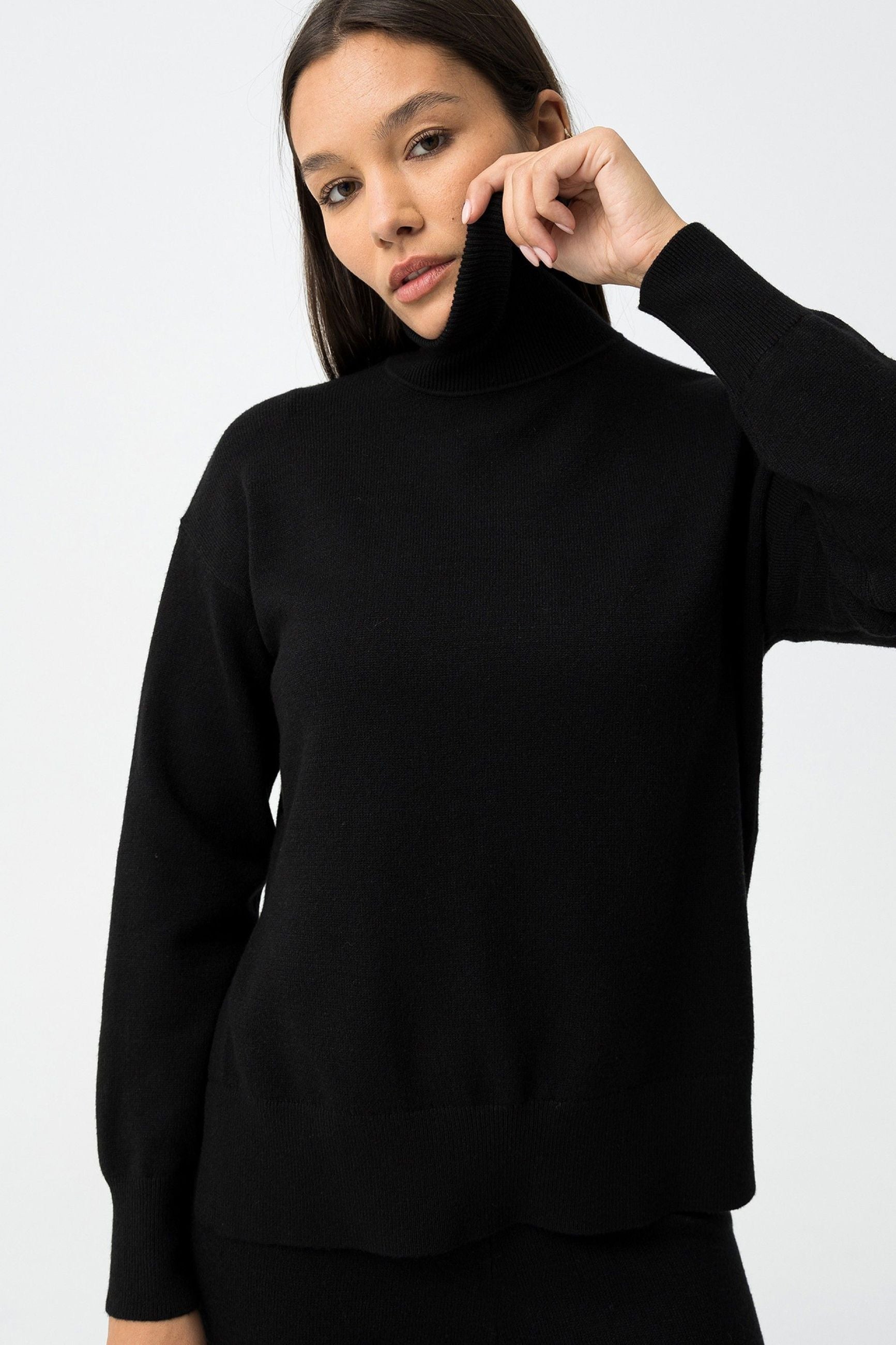 MAGLIA DA COMPLETO MAB_1C ASIMMETRICA CON COLLO ALTO - COMFORT FIT 10061664.NER