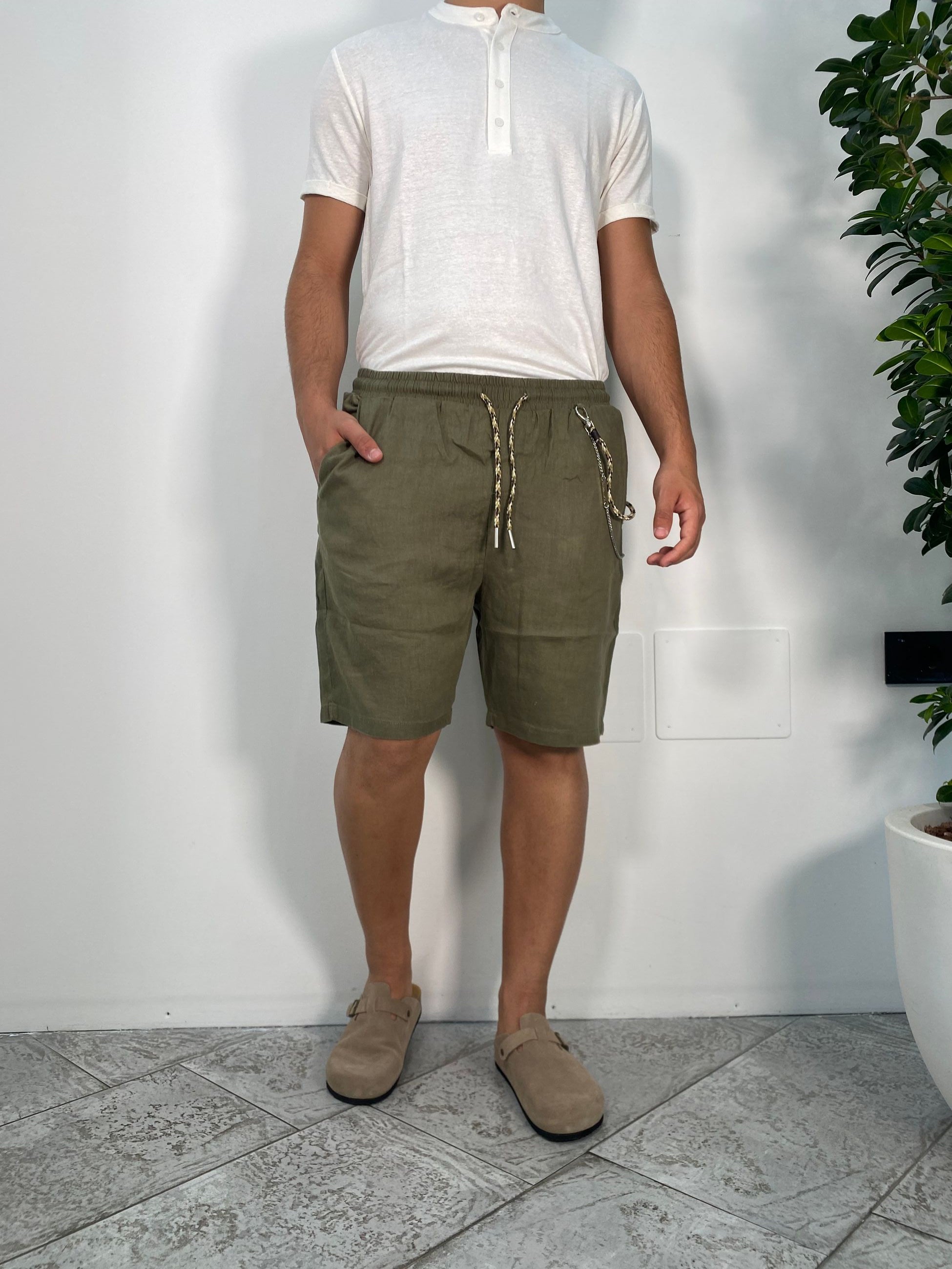 BERMUDA IN 100% LINO CON LACCIO E ACCESSORIO CATENA REMOVIBILE - REGULAR FIT FJ3269-S25.VMIL