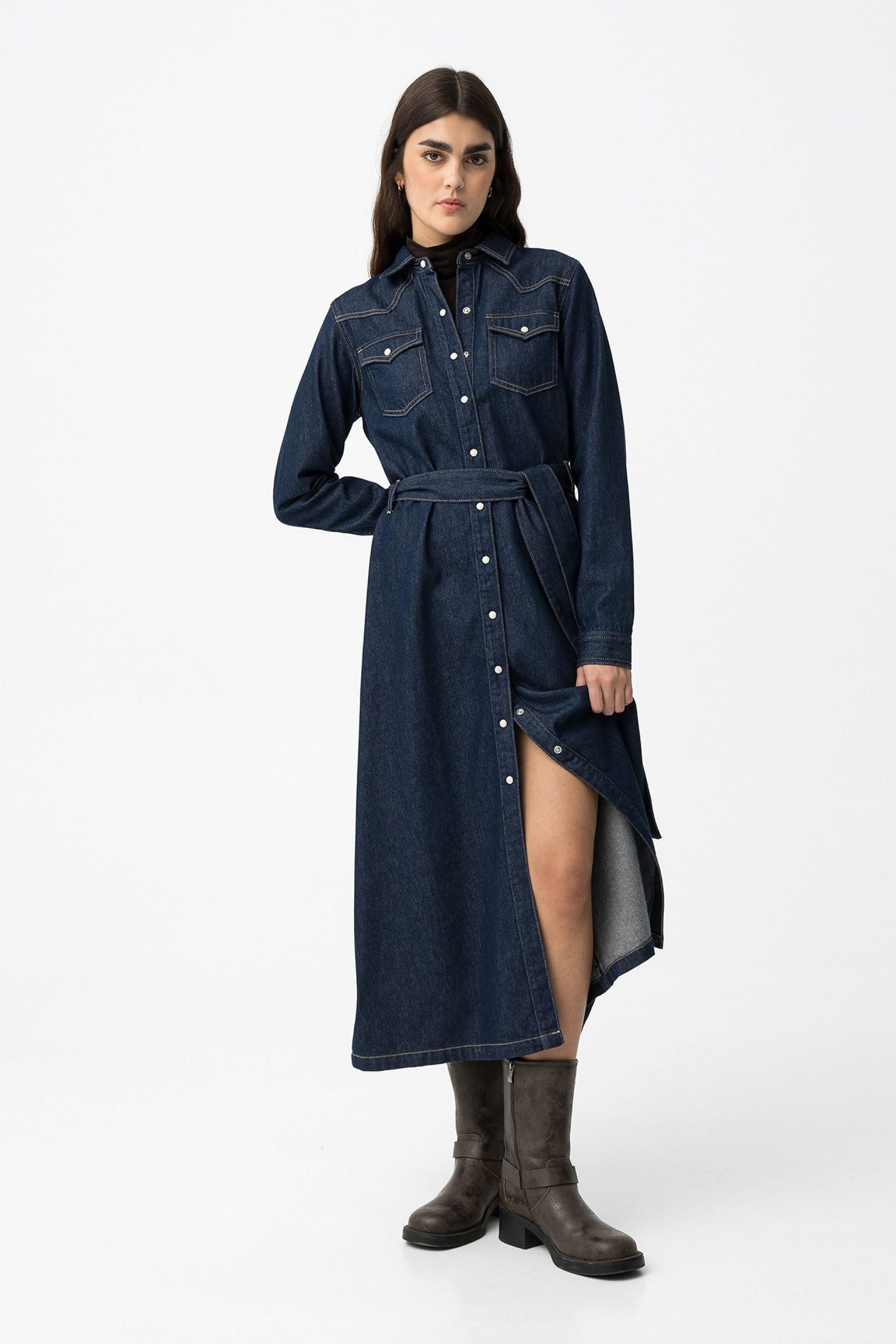 ABITO LUNGO OPHELIA_1 IN DENIM MODELLO TEXANO CON TASCHINI BOTTONI AUTOMATICI E CINTURA IN VITA - REGULAR FIT 10062716