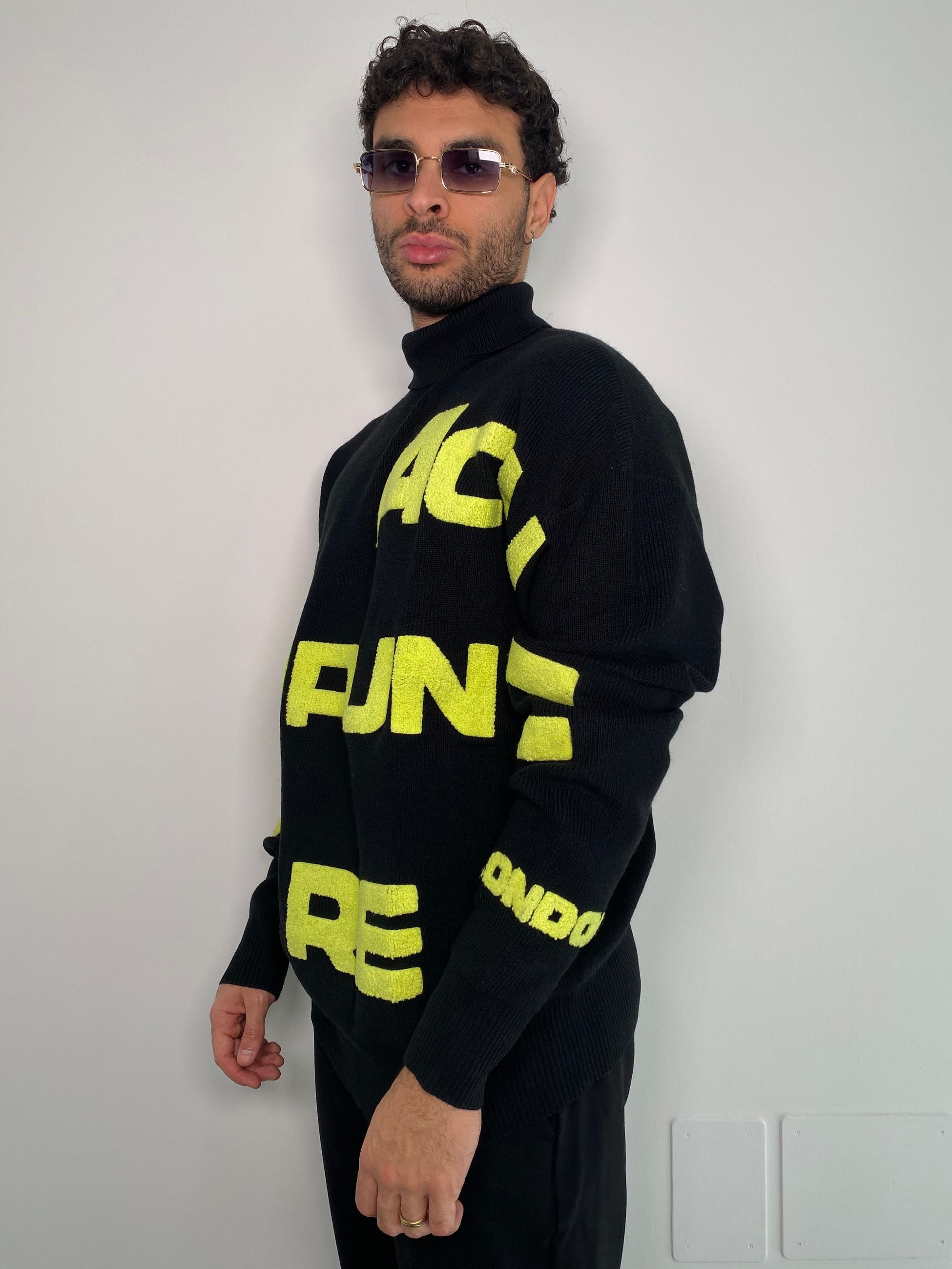 MAGLIA COLLO ALTO CON LOGO FLUO PATCH - OVERSIZE FIT