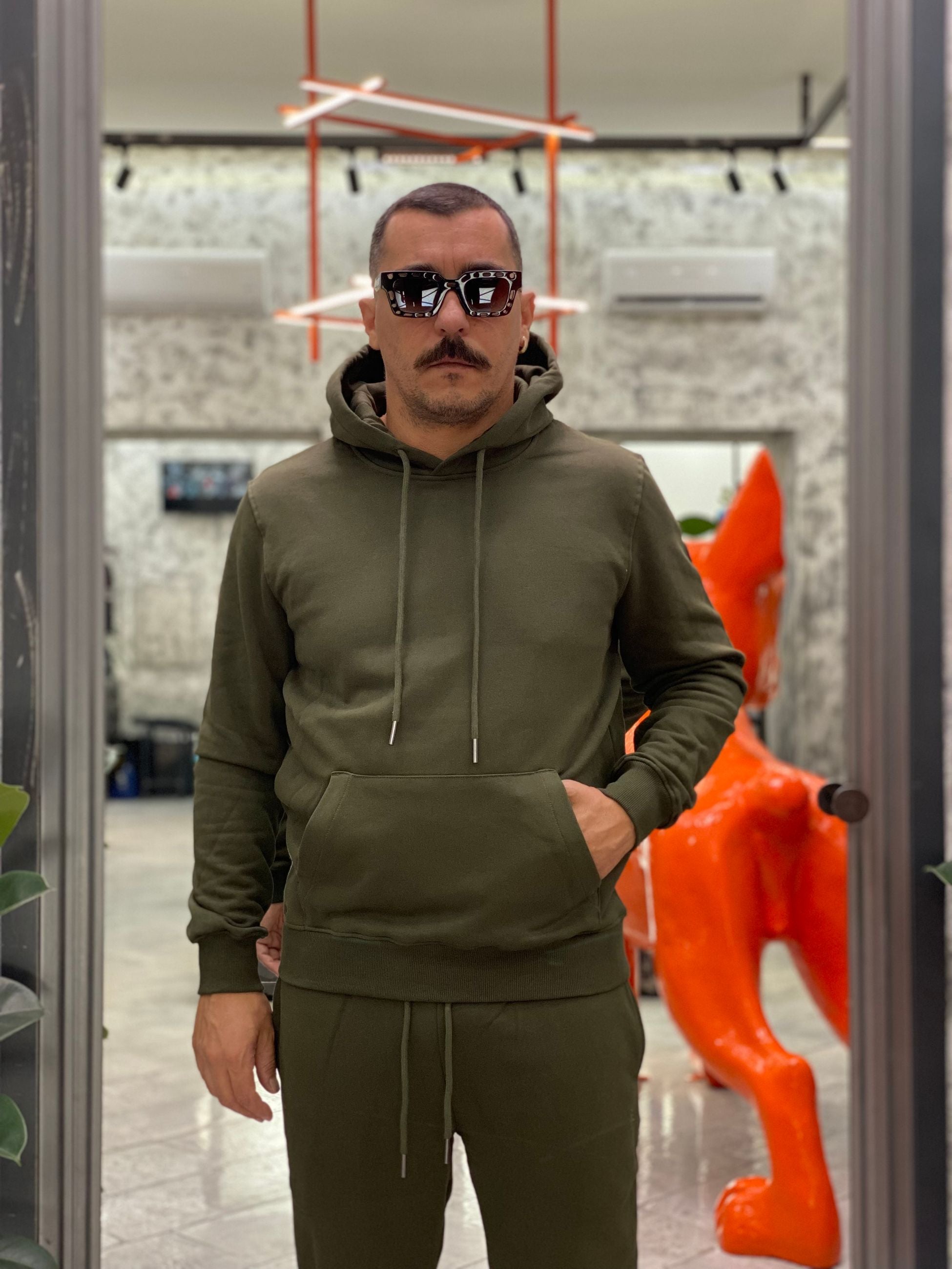FELPA BASIC CON CAPPUCCIO E TASCONE FRONTALE - REGULAR FIT GL2242F-F25.VMIL