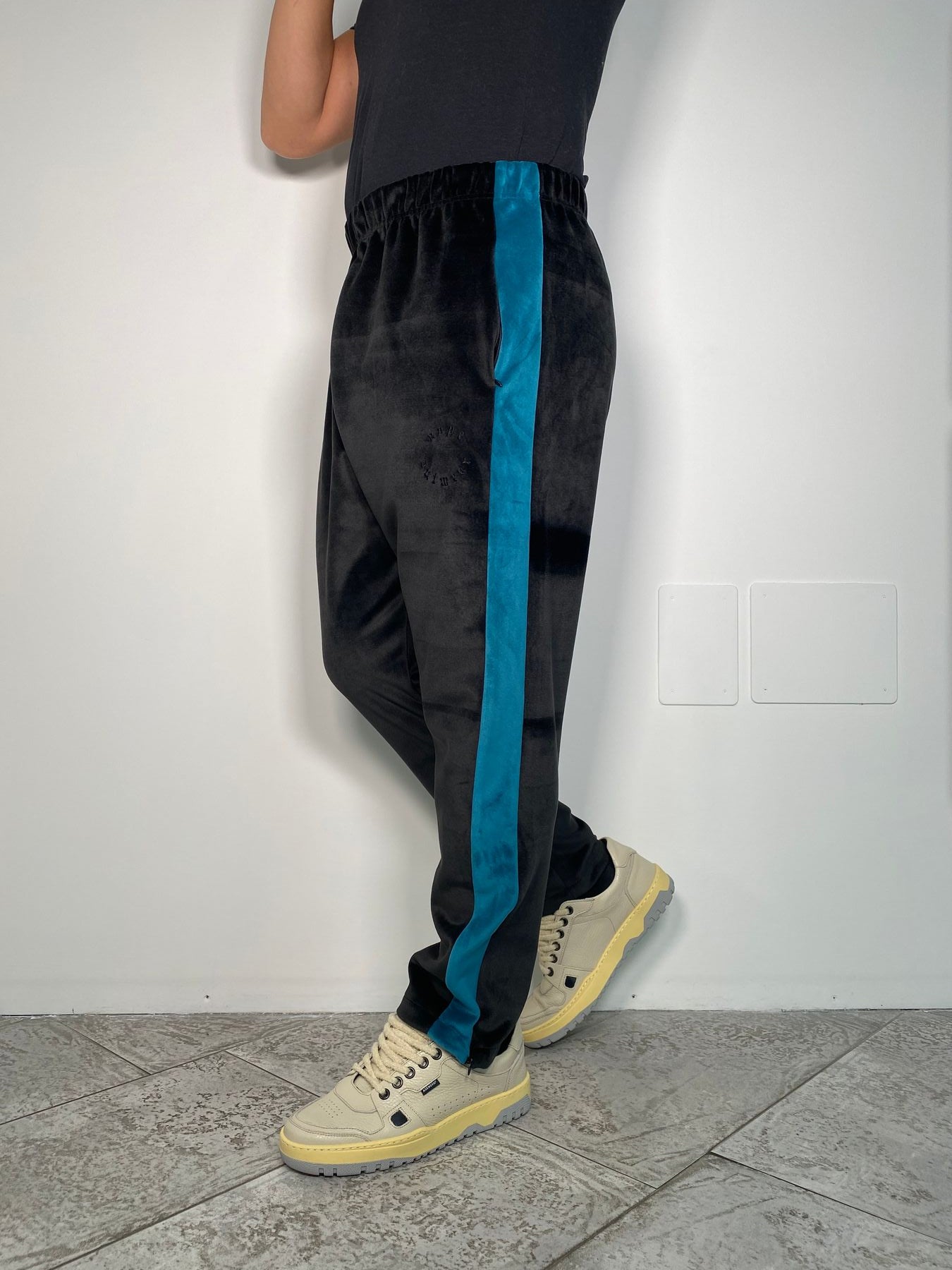 PANTALONE IN VELLUTO CON BANDA LATERALE IN CONTRASTO E ZIP ALLA CAVIGLIA - REGULAR FIT