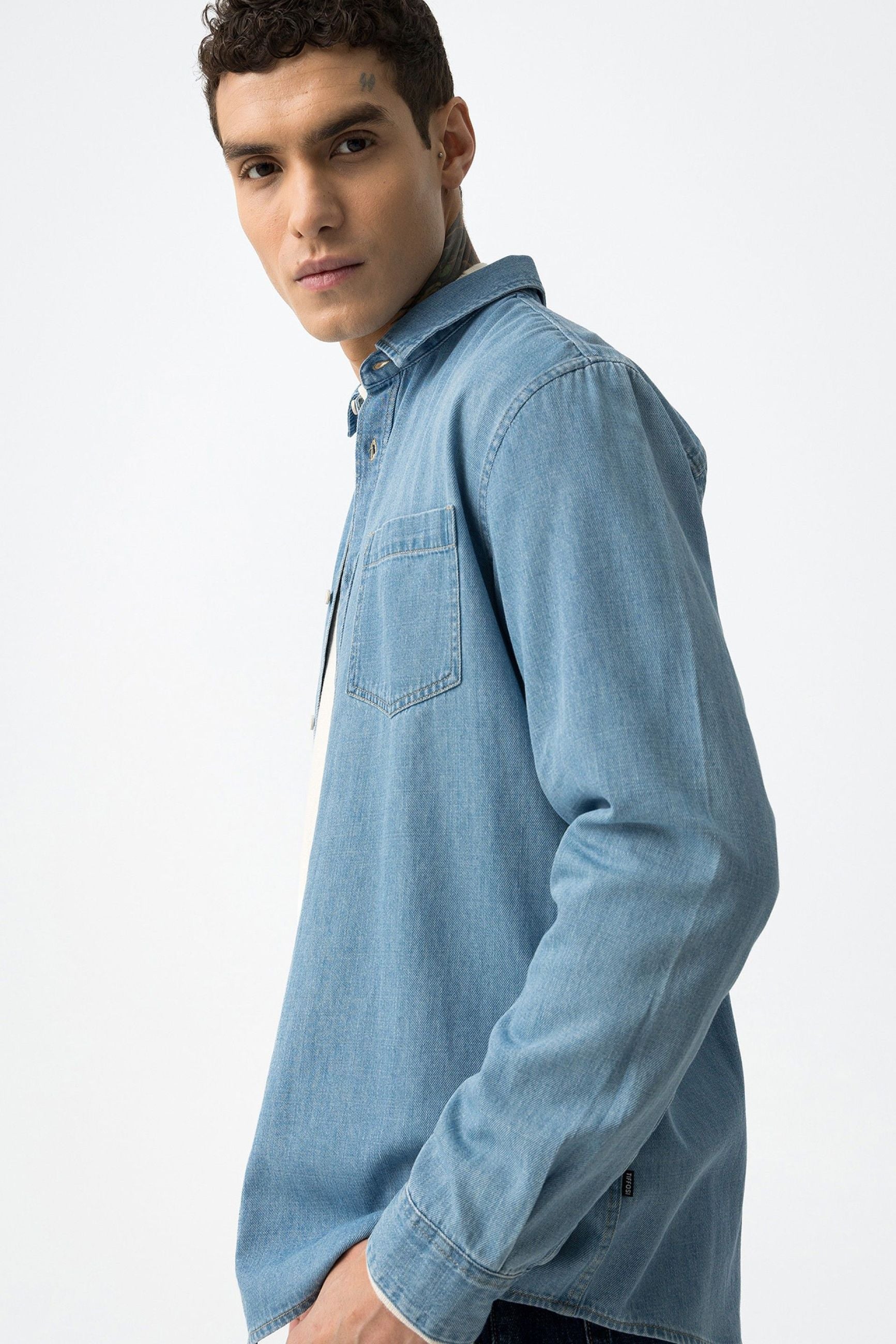 CAMICIA PAIGE IN DENIM LEGGERO CON TASCA LATO CUORE - REGULAR FIT 10062464.DENC