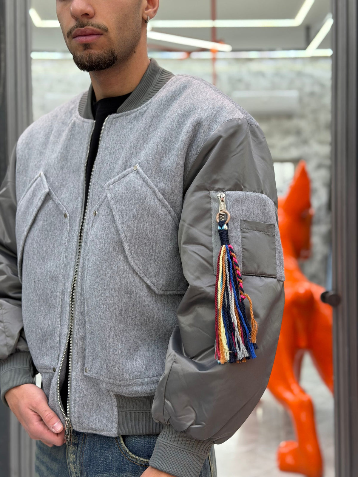 BOMBER IN PANNO CON MANICHE IN NYLON E MAXI TASCHE FRONTALI - OVER CROPPED FIT M-262360.GRI