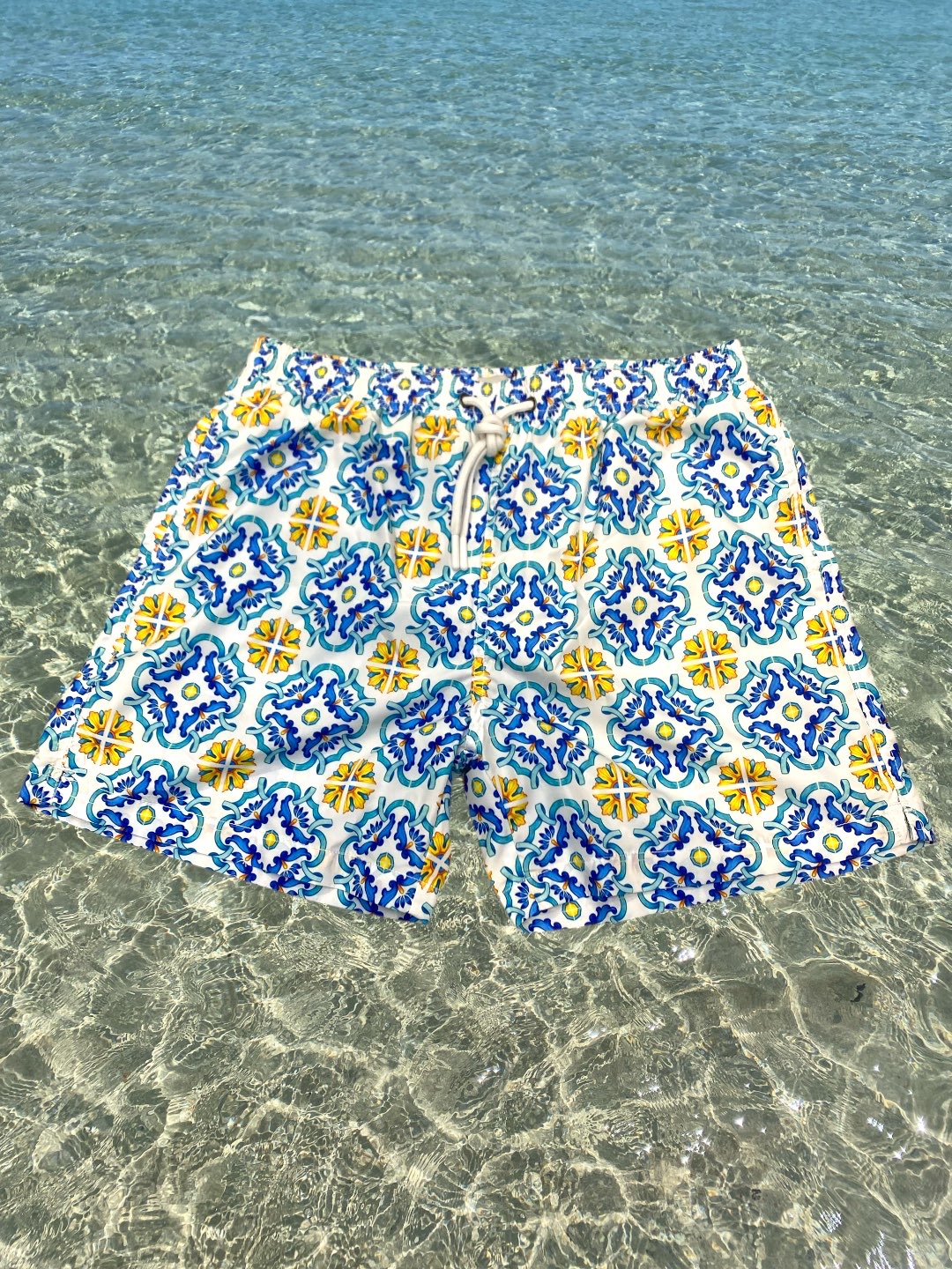 COSTUME DA BAGNO DA UOMO IN TESSUTO LEGGERO FANTASIA MAIOLICA CAPRESE - REGULAR FIT PL306