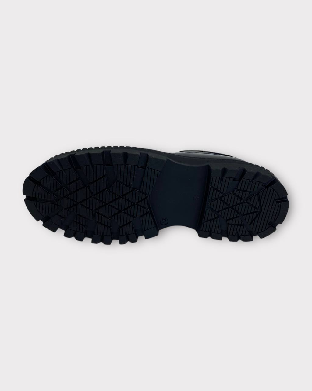 SCARPE STRINGATE IN PELLE SPAZZOLATA LUCIDA CON SUOLA CARROARMATO