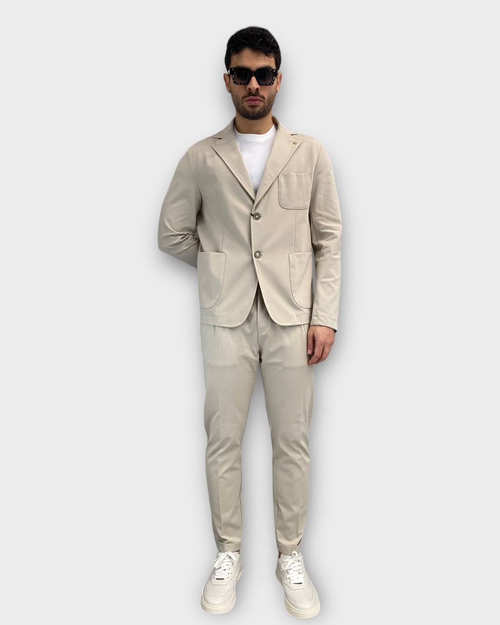 GIACCA DA ABITO MONOPETTO IN TESSUTO PUNTO MILANO ELASTICIZZATO CON TASCHE A TOPPA - SLIM FIT