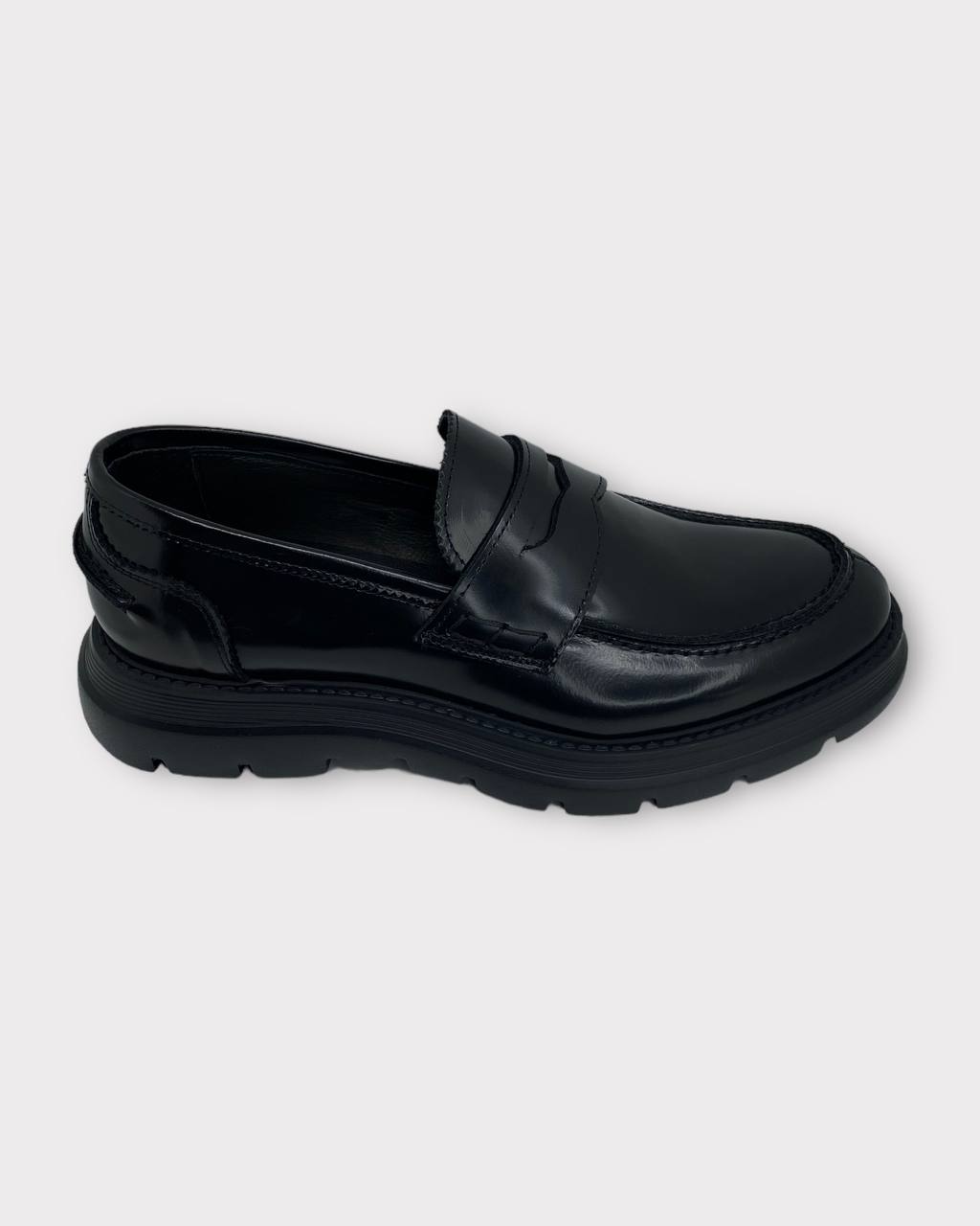 MOCASSINO IN PELLE SPAZZOLATA LUCIDA CON SUOLA OVERSIZE
