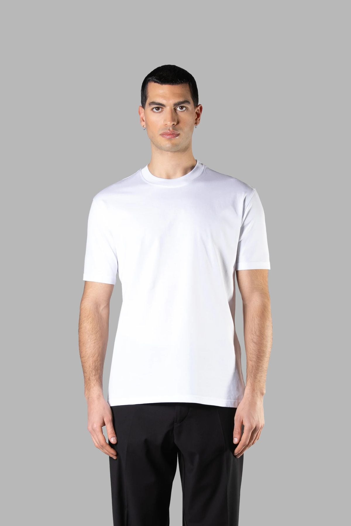 T-SHIRT IN COTONE 50/2 MERCERIZZATO CON INIZIALI DEL LOGO RICAMATE TONO SU TONO DIETRO IL COLLETTO - REGULAR FIT